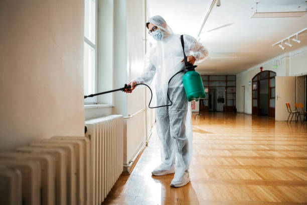 Best Pest Removal Services  in Canadian Lakes, MI
